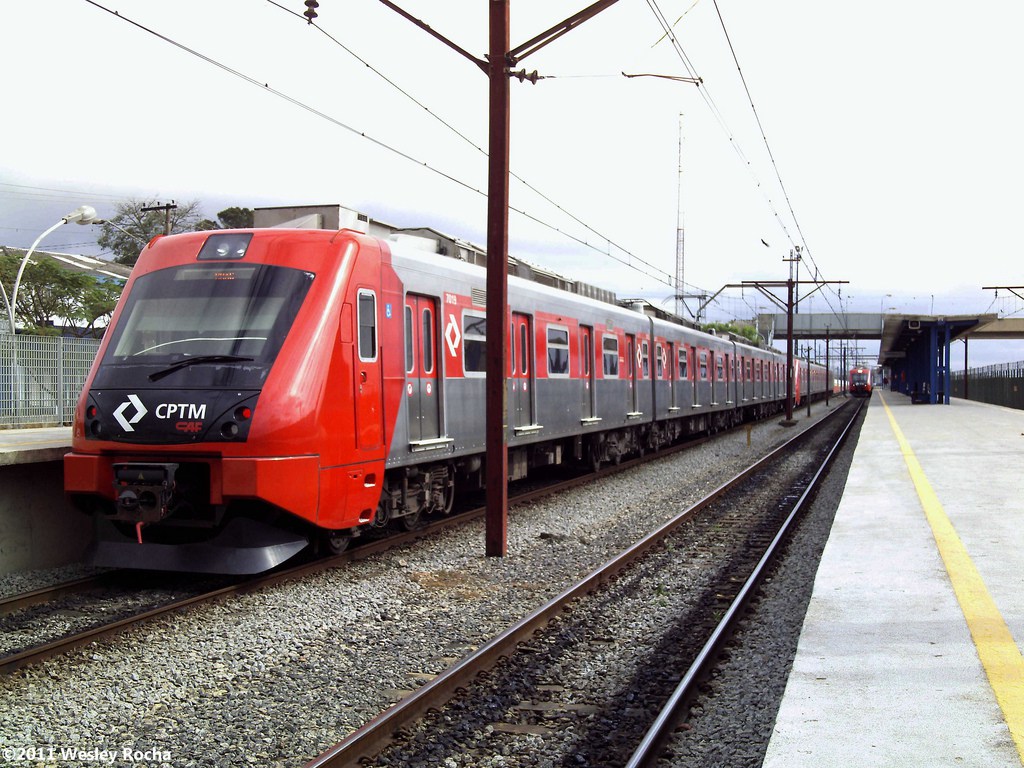 Mulher morre após ser atropelada por trem na Linha 12-Safira em Itaquaquecetuba