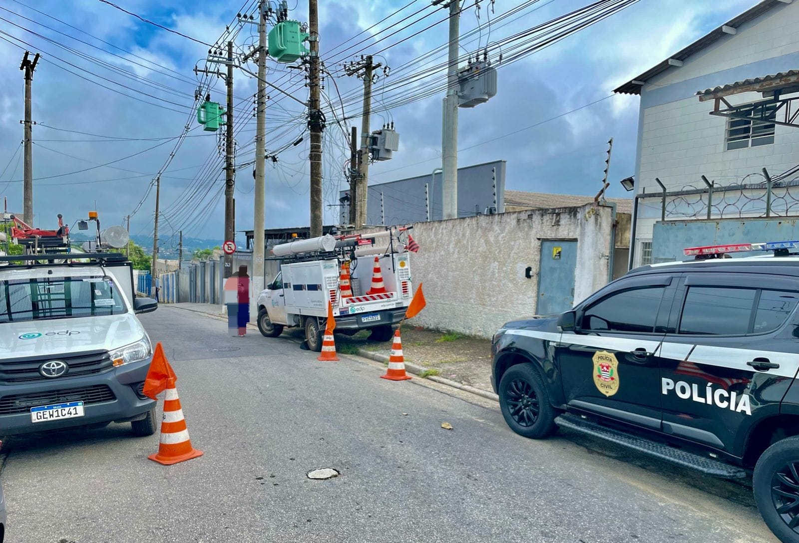 Operação policial com apoio da EDP flagra furto de energia em fábrica em Itaquá