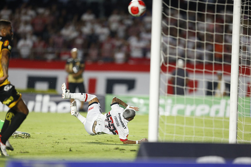 São Paulo dá adeus ao Paulistão após perder nos pênaltis