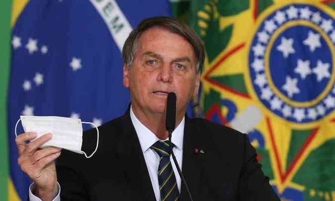 PF indicia Bolsonaro por fraude em cartão de vacinação contra covid 