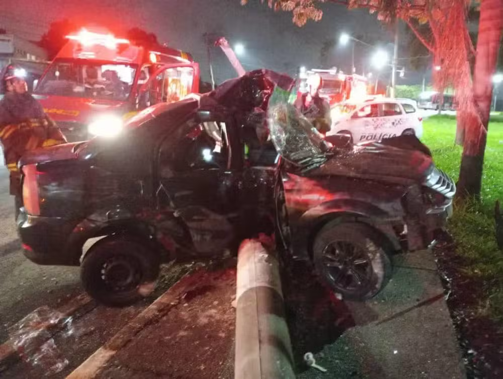 Homem é entubado após acidente de carro em Itaquaquecetuba