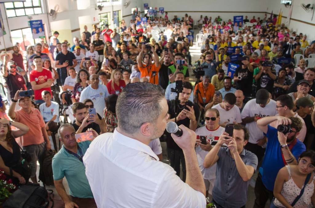 Rodrigo Valverde discursa no lançamento da pré-candidatura | Divulgação