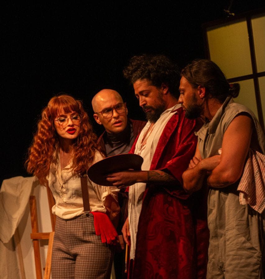 Theatro Vasques recebe o espetáculo “A Farsa do Olho Traído” neste sábado (15)