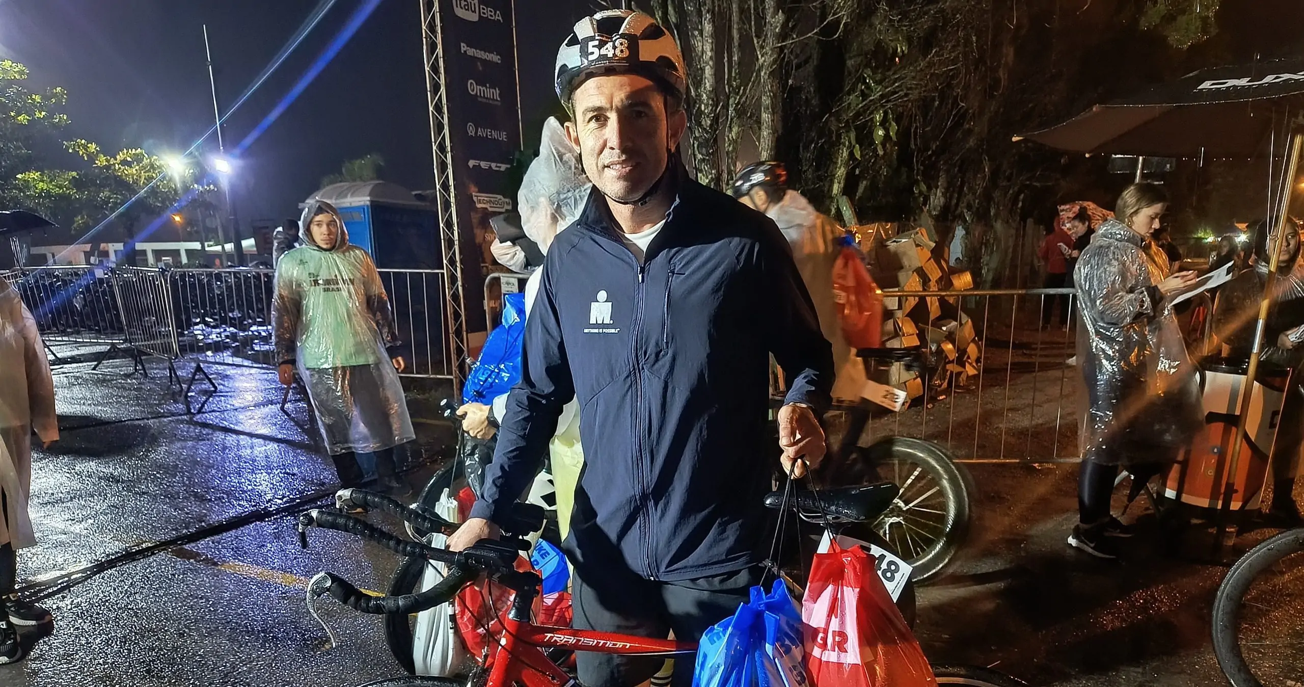 Atleta guararemense supera desafios e completa Ironman 2024 em Florianópolis