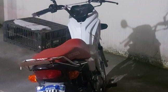 Homem é preso ao empinar moto adulterada e tentar fugir da PM