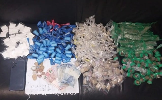 Adolescente é flagrado traficando drogas e acaba apreendido pela PM, em Itaquá