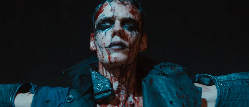 O Corvo é lançado 30 anos após a versão trágica com Brandon Lee