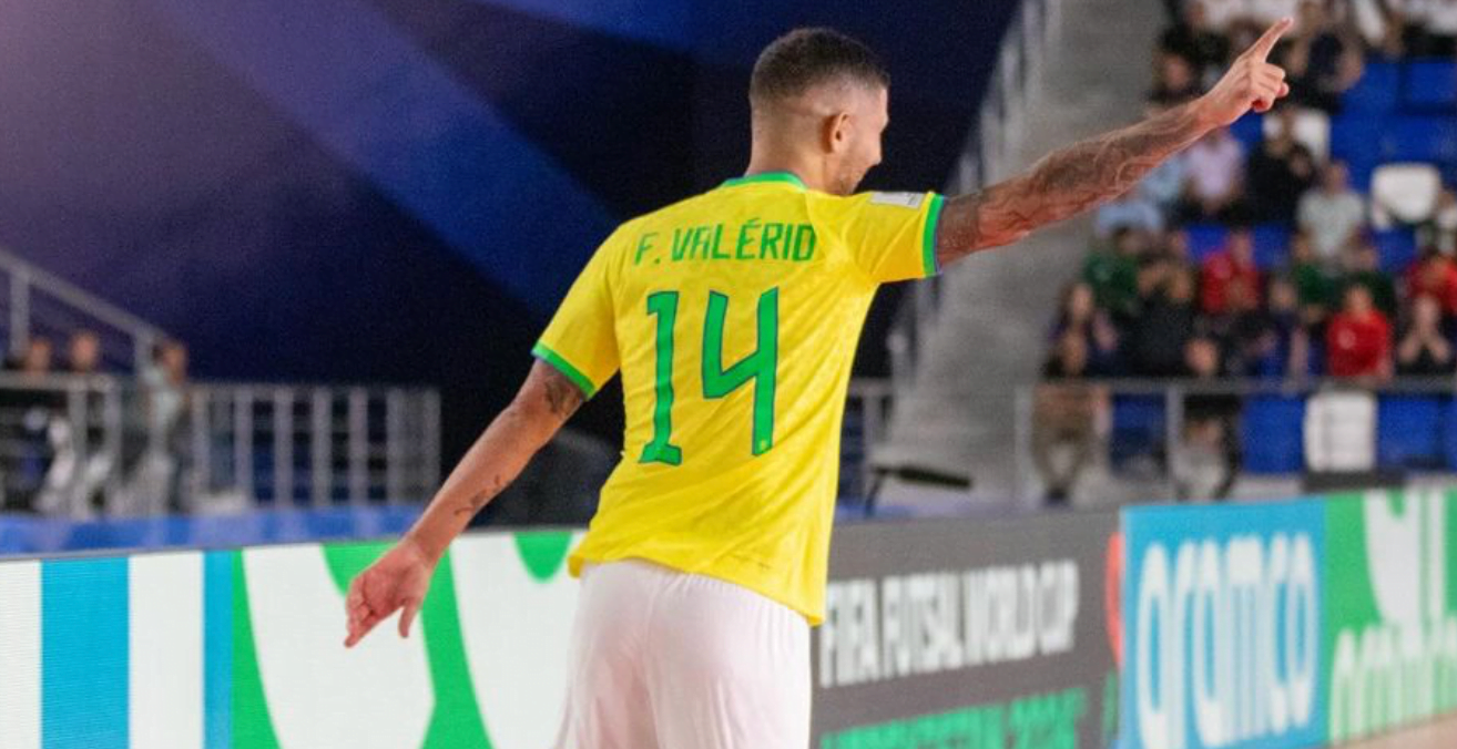 Atleta de Suzano marca e Brasil garante liderança do grupo B na Copa do Mundo de Futsal
