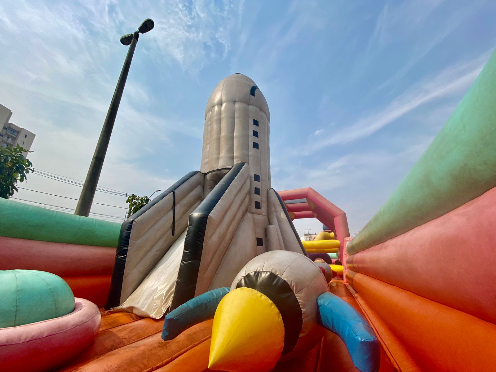 Saiba como aproveitar o maior parque inflável da América Latina, em Mogi