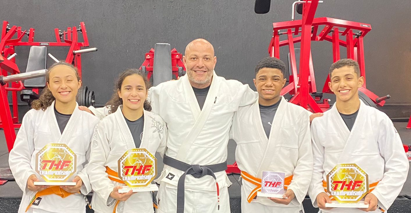 Atletas de jiu-jitsu de Mogi se preparam para disputa de torneio internacional em Portugal