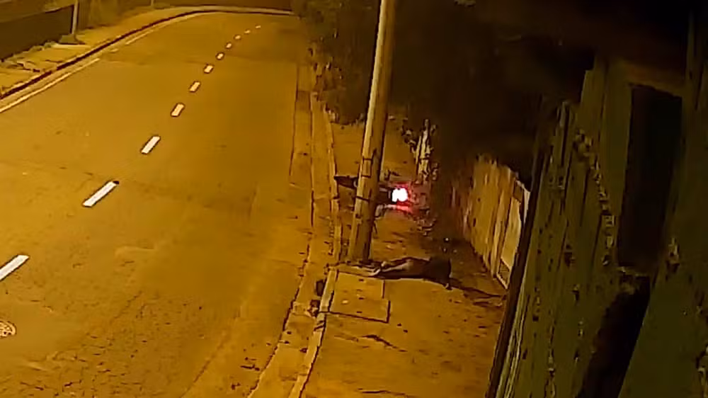 Mulher de 22 anos sofre acidente de moto e morre em Mogi das Cruzes