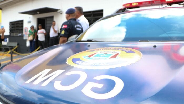 Homem é preso em Suzano após bloquear passagem de pedestres em calçada