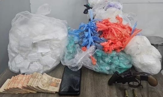 Adolescente admite envolvimento com o tráfico e é apreendido com arma e drogas, em Mogi