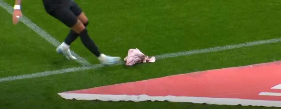 Cabeça de porco é arremessada em campo durante clássico entre Corinthians e Palmeiras