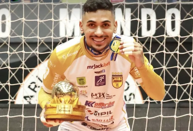 Goleiro de Mogi, Nicolas comemora título com o Jaraguá Futsal | Reprodução/Redes Sociais.