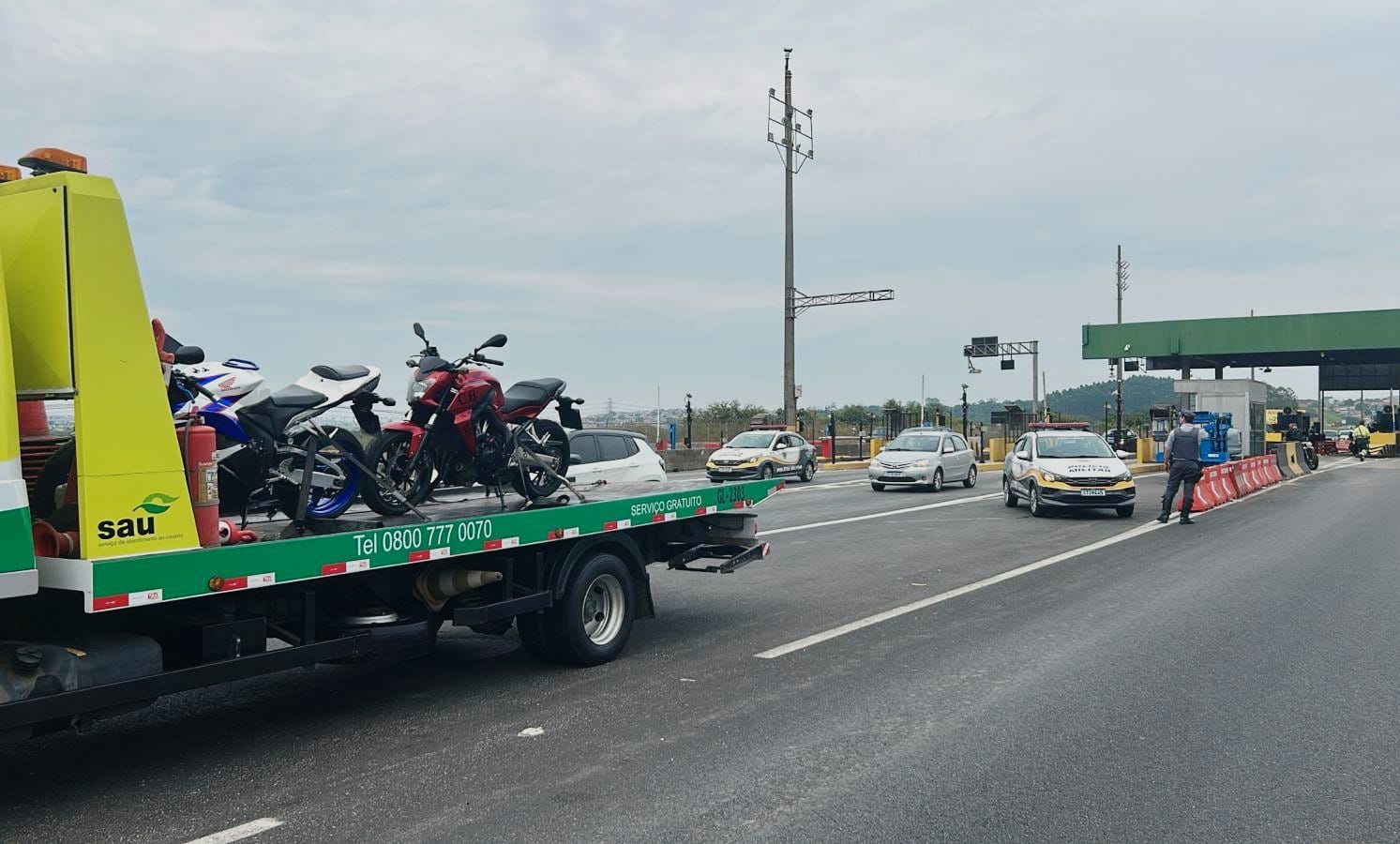 Polícia Rodoviária flagra dupla apostando 'racha' na Ayrton Senna e apreende motos