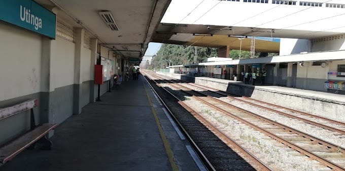 Homem morre eletrocutado após subir em poste da Linha 10-Turquesa da CPTM