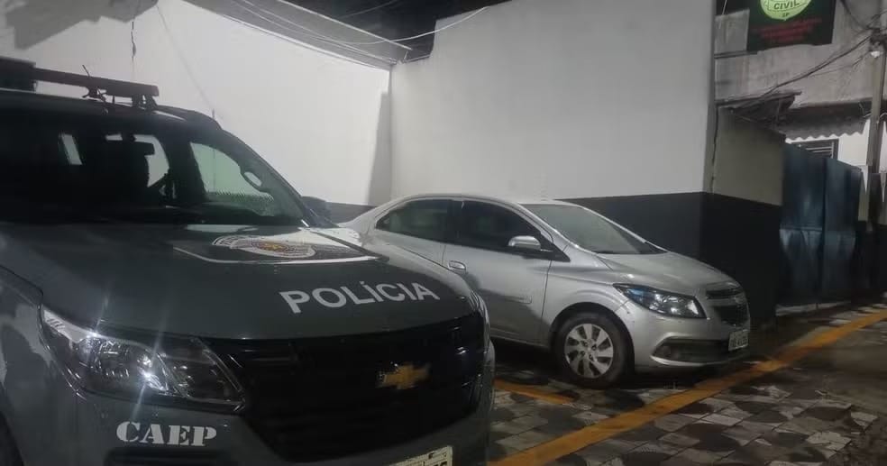 4 pessoas são detidas em Suzano por roubo de veículo; 2 conseguiram fugir