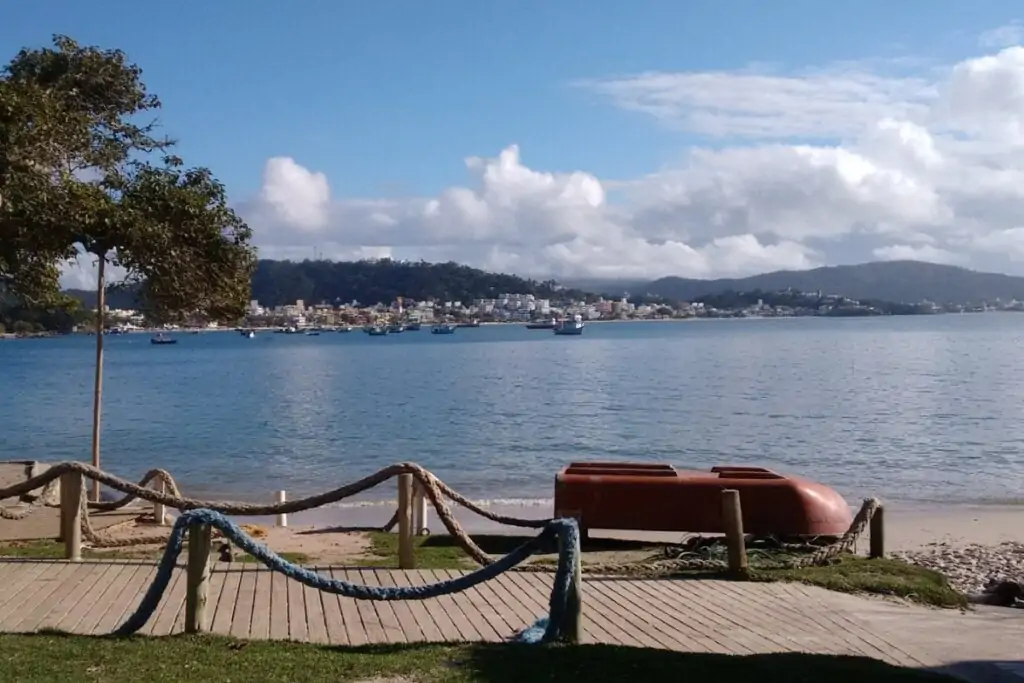 Vista para o mar à partir da orla da praia da Sepultura 