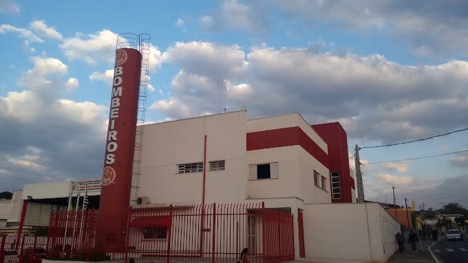 Incêndio atinge casa em Ferraz de Vasconcelos e é controlado pelos Bombeiros