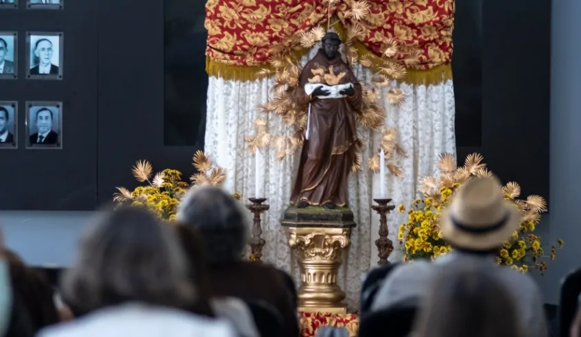 Altar de São Benedito pode ser visitado no hall da Prefeitura de Mogi