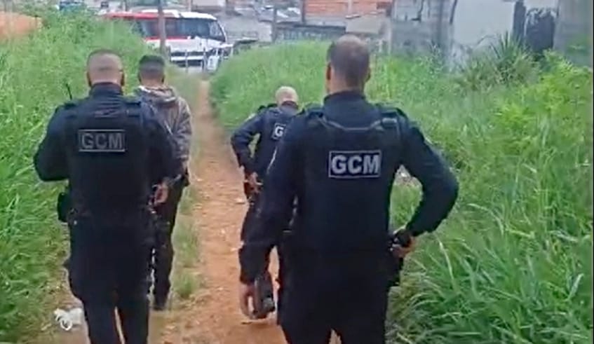 GCM prende suspeito de tráfico de drogas no Jardim Margarida, em Mogi