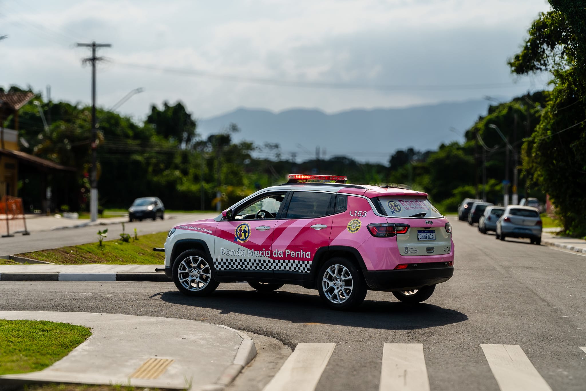 Mulher sai de carro e pede socorro à GCM de Bertioga após ser estrangulada por ex-marido