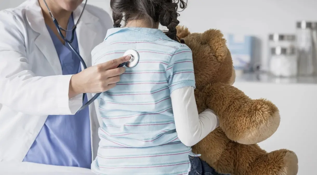 Pediatra dá dicas para proteger crianças contra doenças respiratórias