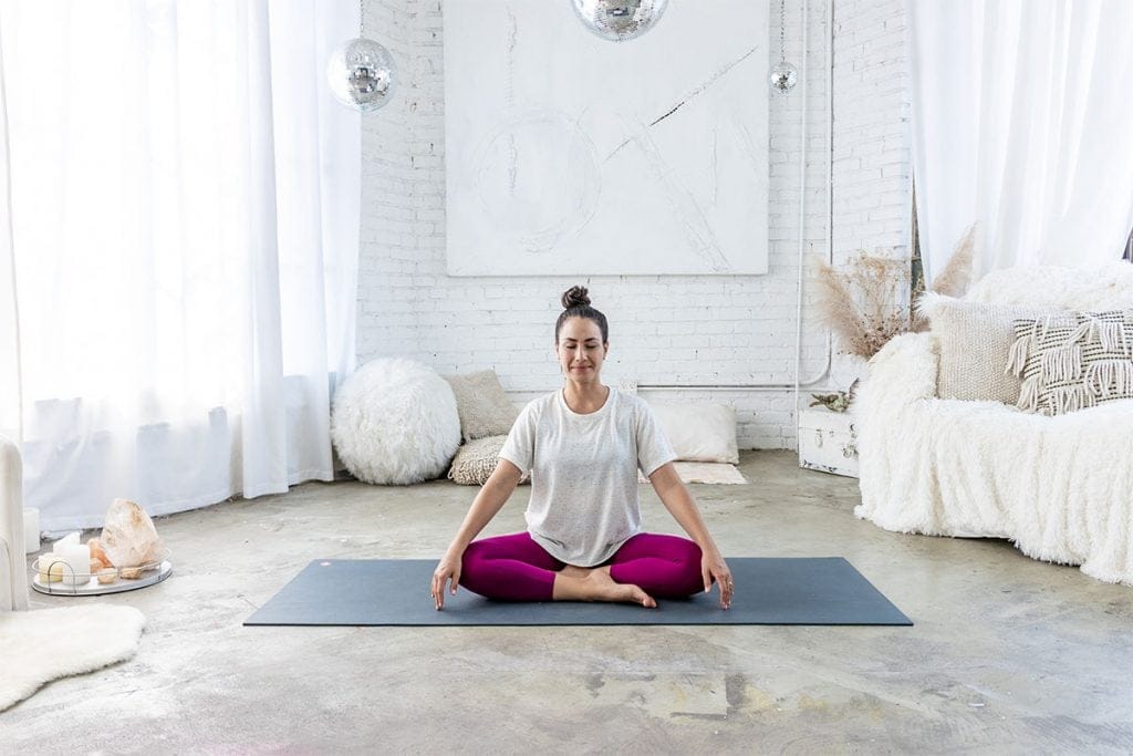 5 posturas de yoga benéficas para as mães