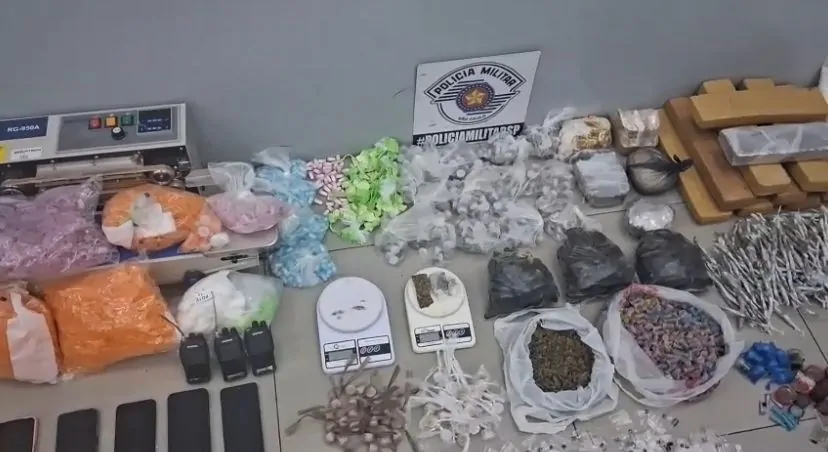 Boliviano engole 3 kg de drogas e é preso em casa bomba estourada pela PM em Mogi