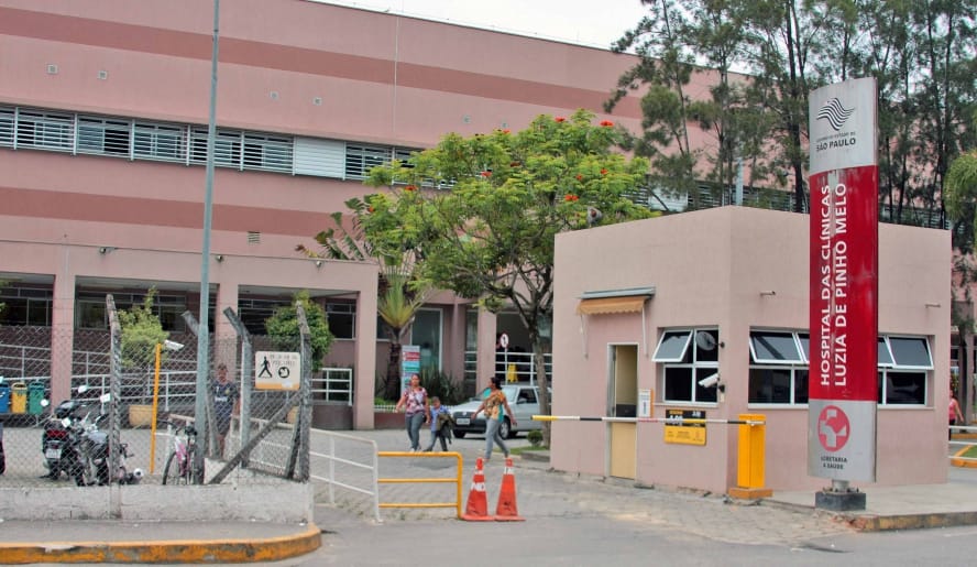 Criança de 10 anos fica ferida ao ser atropelada em avenida de Mogi das Cruzes