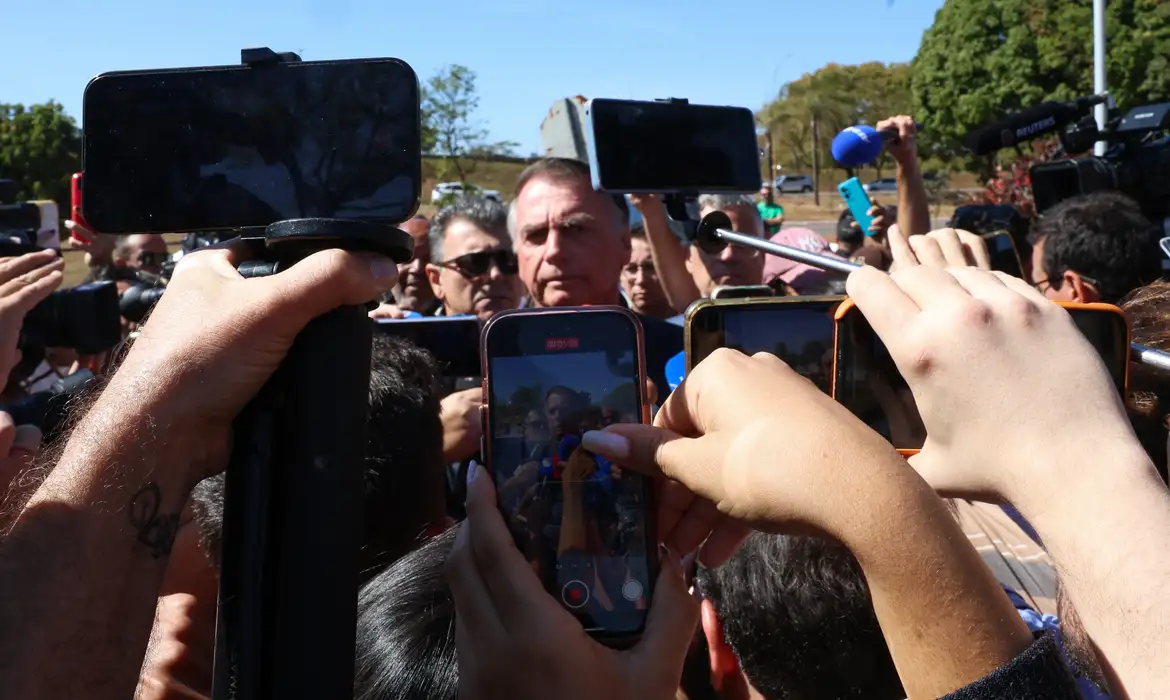 Em entrevista após instalação de tornozeleira eletrônica, Bolsonaro fala em 'suprema humilhação'