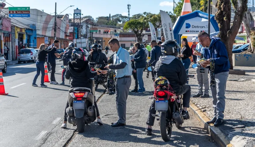 Ação de conscientização sobre segurança no trânsito orienta 300 motociclistas em Mogi