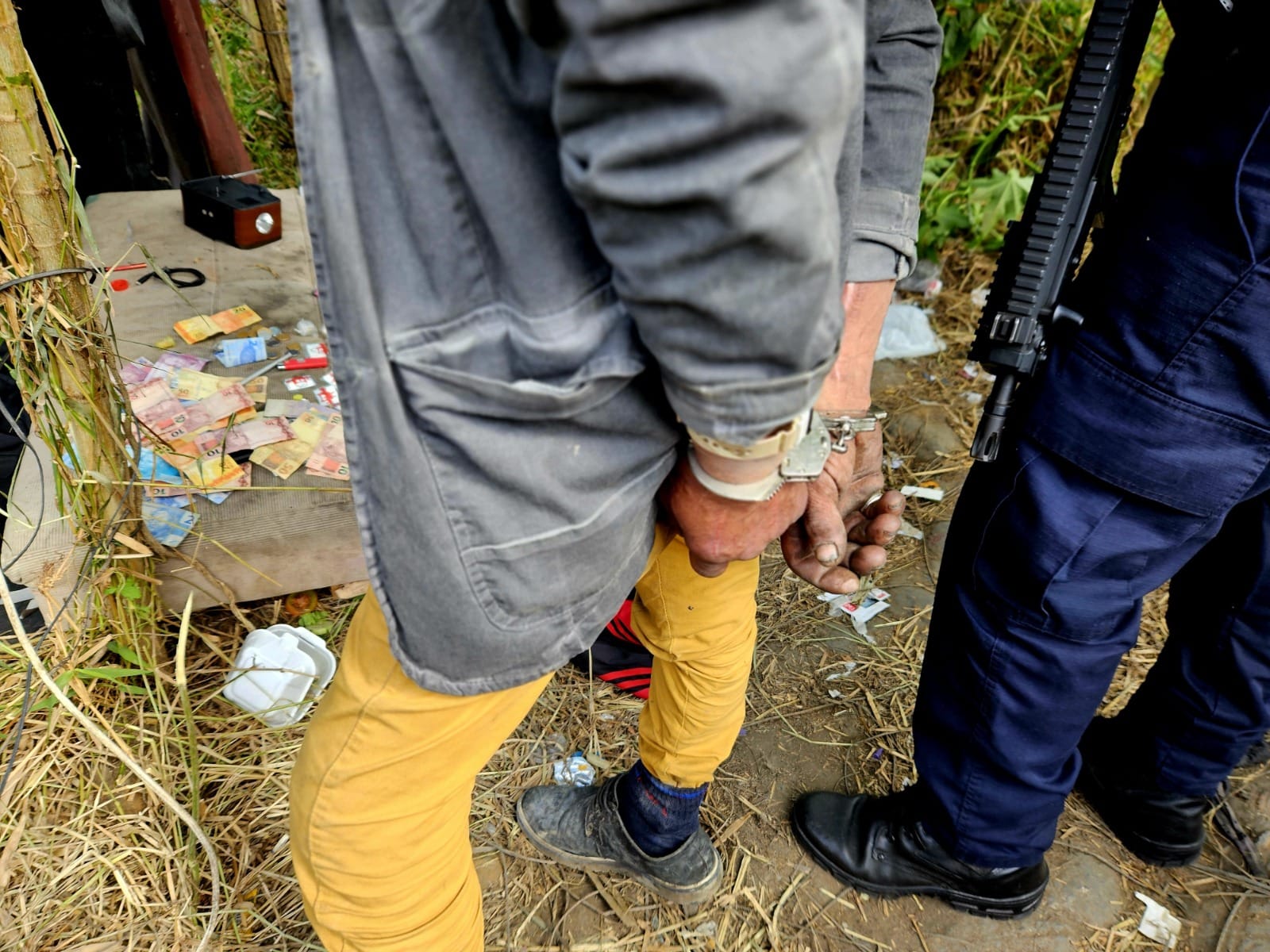 GCM apreende mais de 400 porções de drogas e prende homem em flagrante, em Itaquá