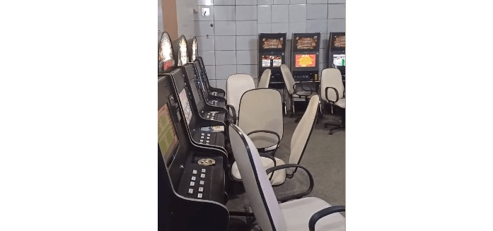 PM fecha bingo clandestino e apreende 36 máquinas caça-níqueis em Mogi