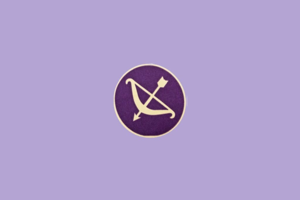 Ilustração minimalista do signo de Sagitário, com um arco e flecha em círculo roxo