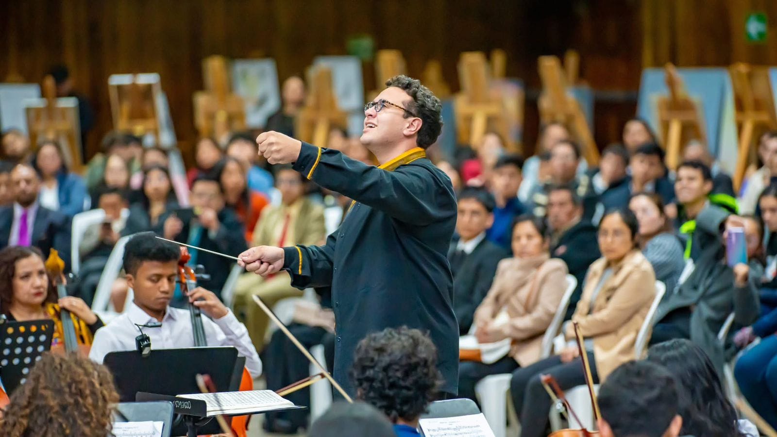 Com o apoio de empresas associadas à AGFE, maestro Cleber Harmon realiza sonho de curso de regência na Inglaterra