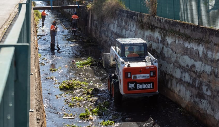 Mogi inicia limpeza e desassoreamento do Córrego dos Corvos