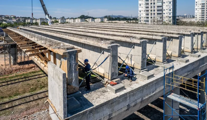 Obras do Corredor Nordeste chegam a 70% e viaduto sobre linha férrea começa a tomar forma