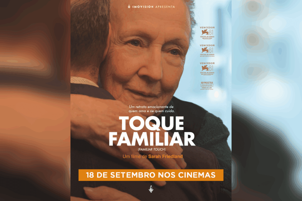 Pôster do filme "Toque Familiar" com destaque para a protagonista idosa em abraço emocionado
