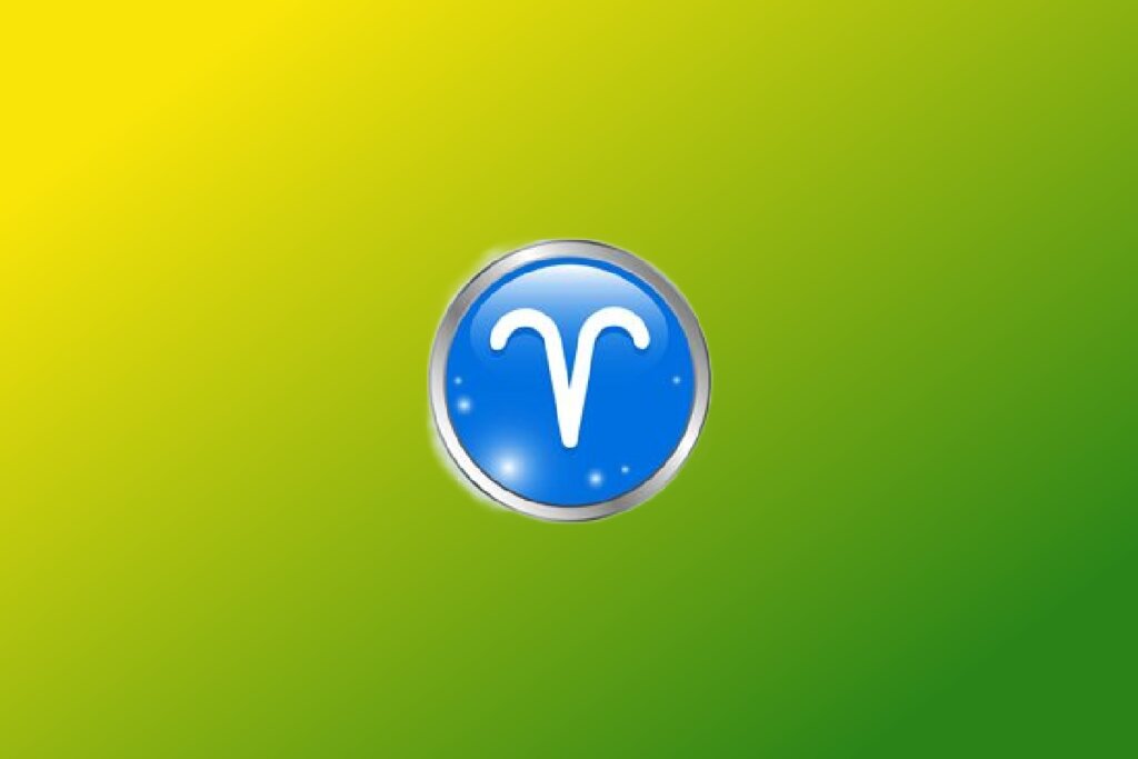 Ilustração do signo de Áries com chifres brancos curvados em círculo azul com contorno prateado sobre fundo verde e amarelo