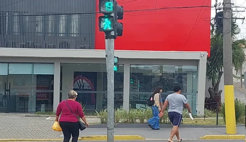 Mogi instala novos semáforos e faixas de pedestres nas Vilas Cintra e Suíssa