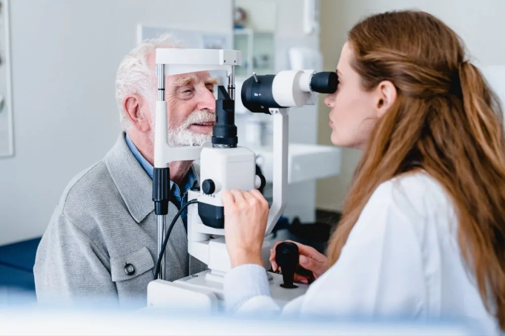 10 atitudes simples para manter a saúde dos olhos ao longo da vida
