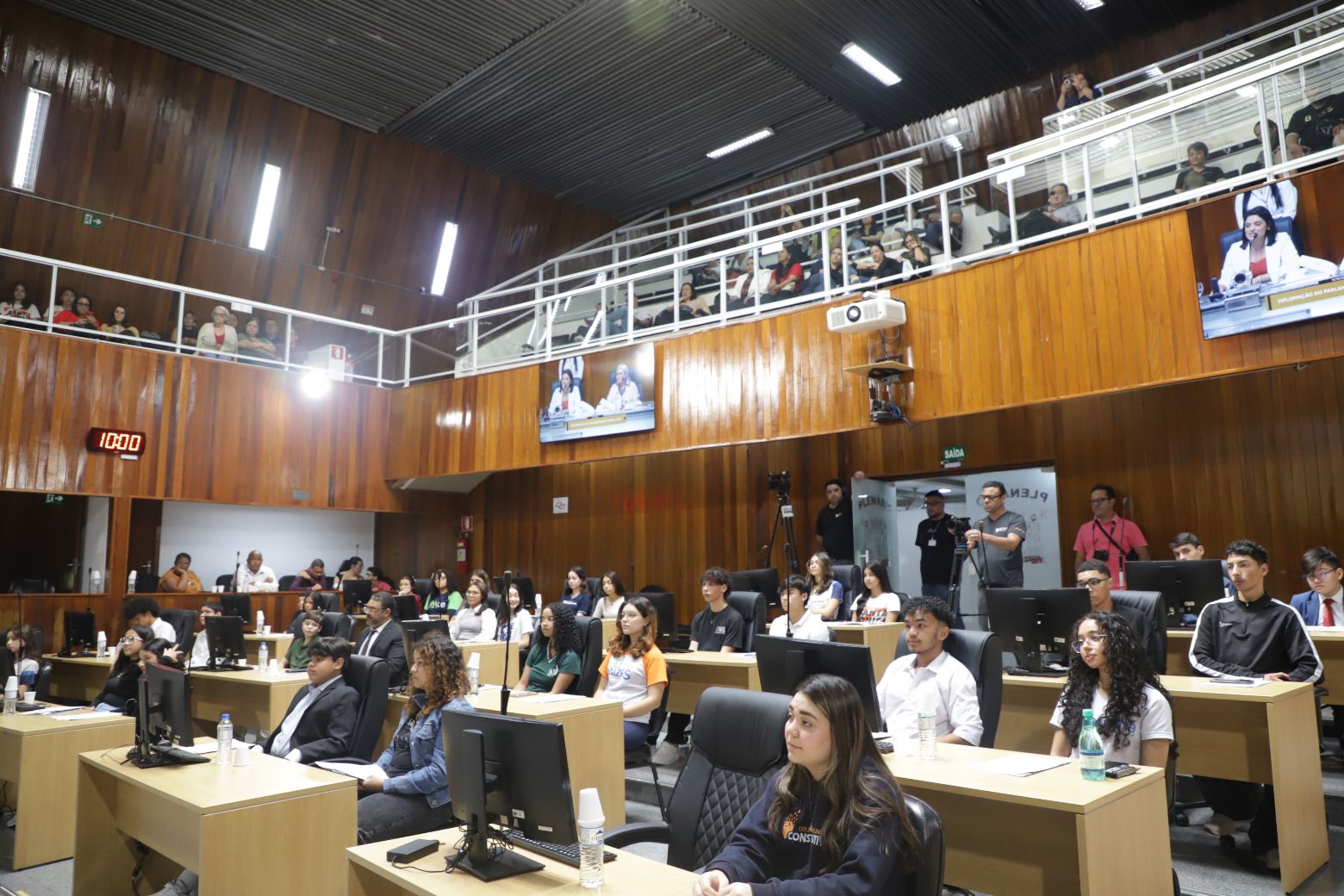 Câmara de Mogi diploma participantes do Parlamento Estudantil 2025