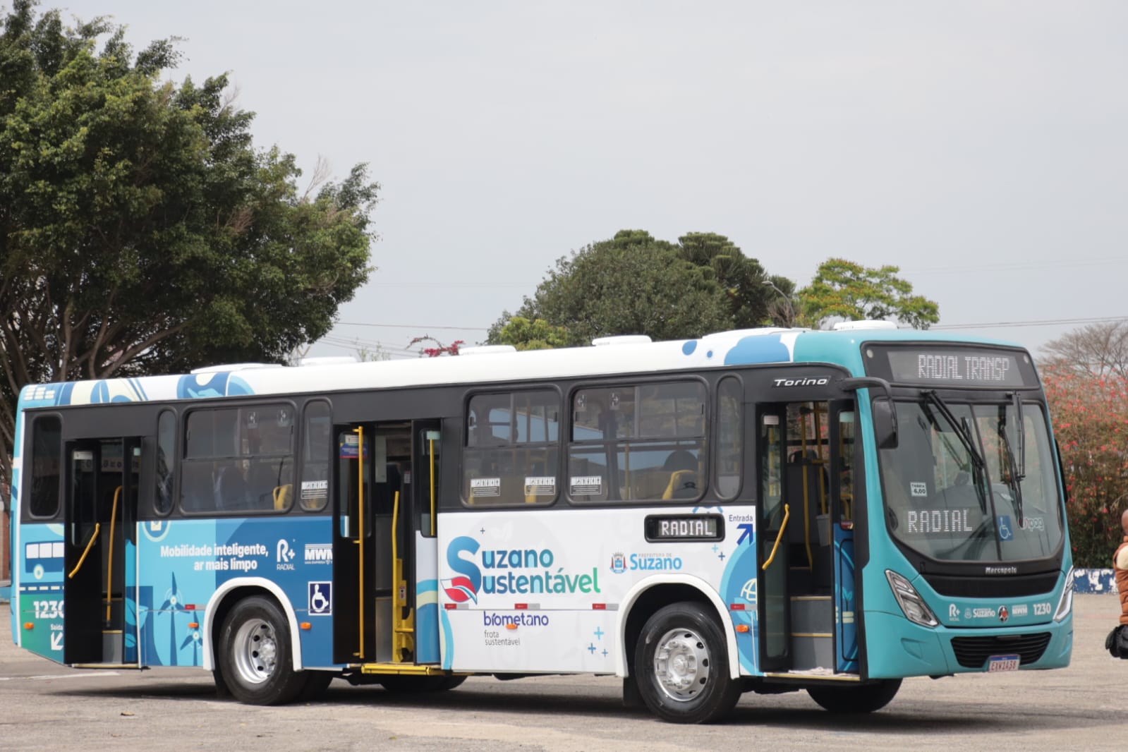Suzano entrega 1º ônibus movido a biometano do Alto Tietê