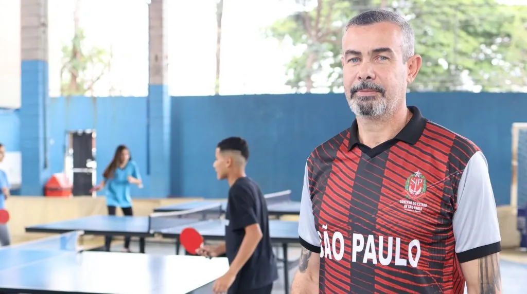 Professor dedica 20 anos a formar novos mesatenistas em escola de Poá