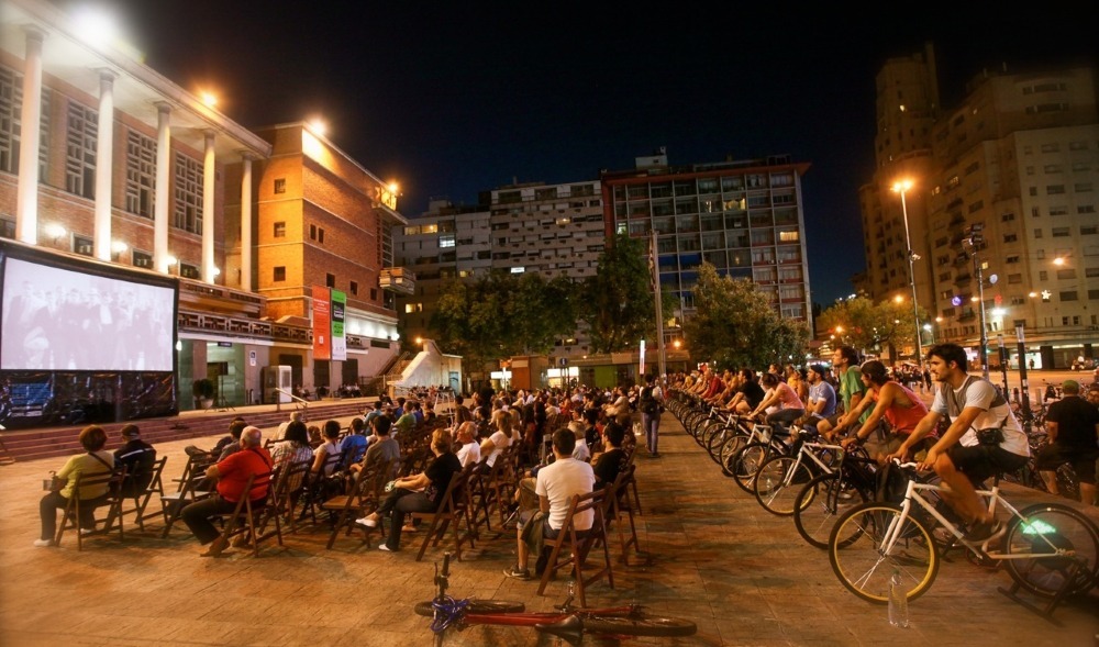 BikeCine estreia em Biritiba Mirim com exibição gratuita de 'Divertida Mente 2'