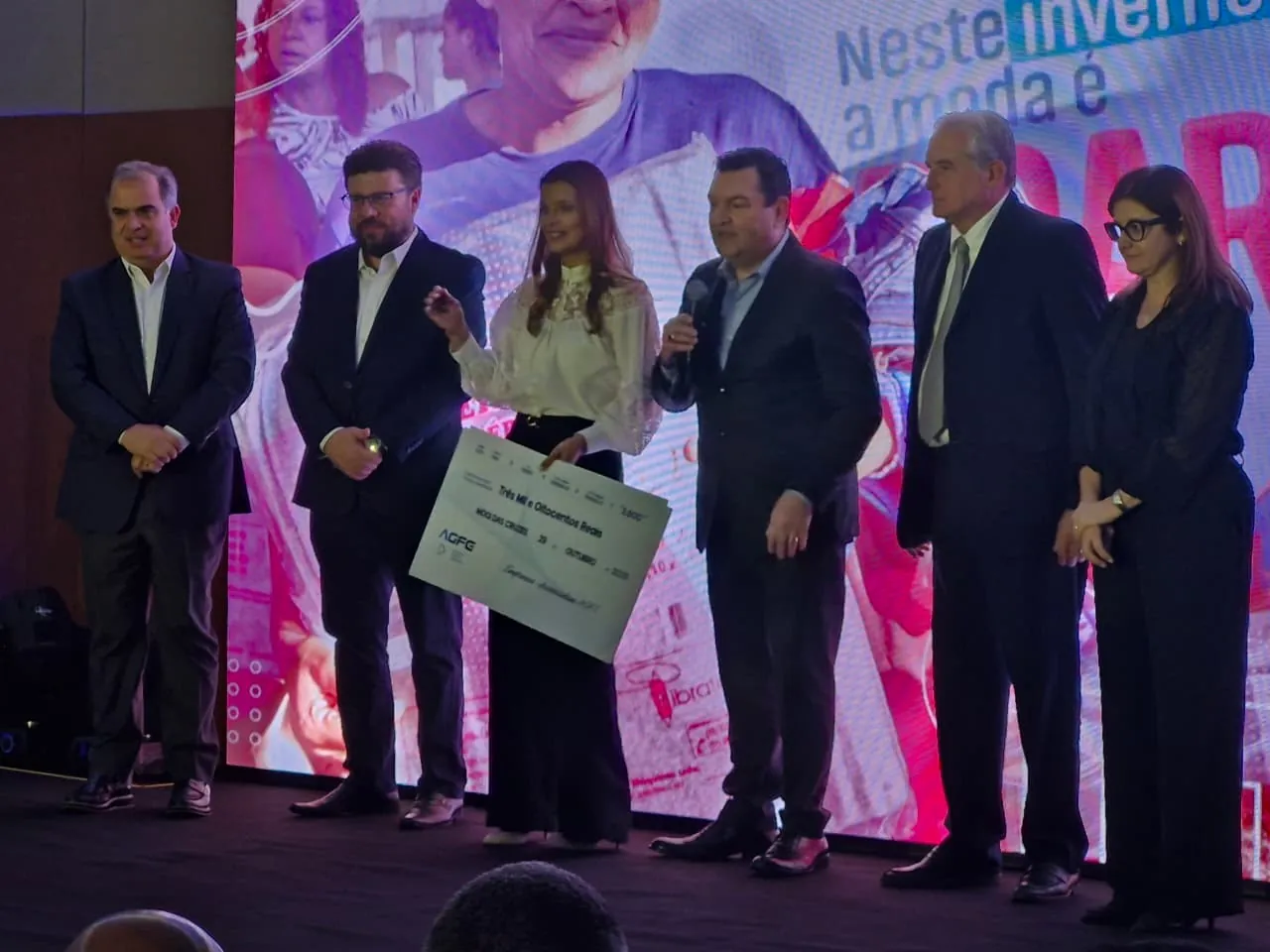 AGFE doa R$ 87 mil ao Fundo Social e uma cadeira de rodas ao campeão paralímpico Maciel Santos