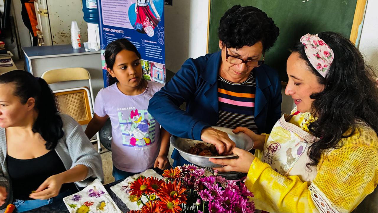 Projeto Onírica leva ateliê itinerante de arte têxtil à ONG Social Skate em Poá com evento aberto nesta quarta (29/10)