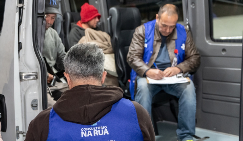 Consultório na Rua leva serviços de saúde à Praça Zumbi dos Palmares
